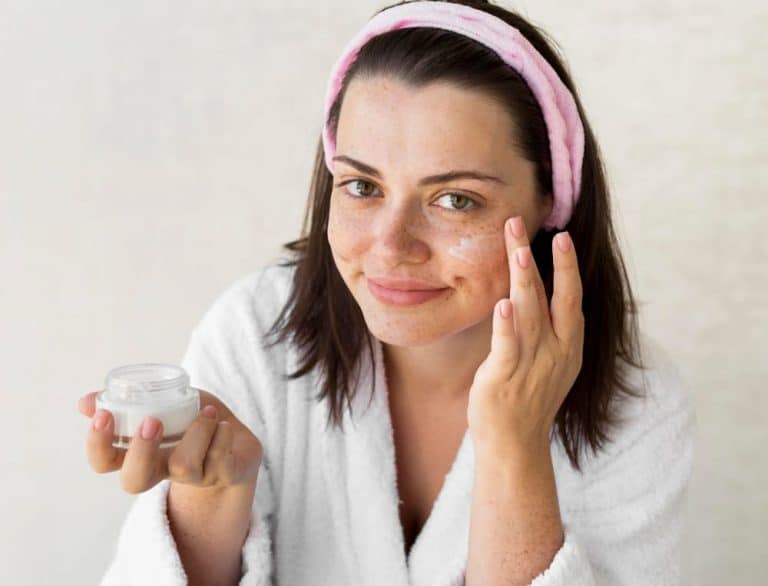 ¿Cuáles son los productos que debemos utilizar para atenuar las arrugas en el rostro?